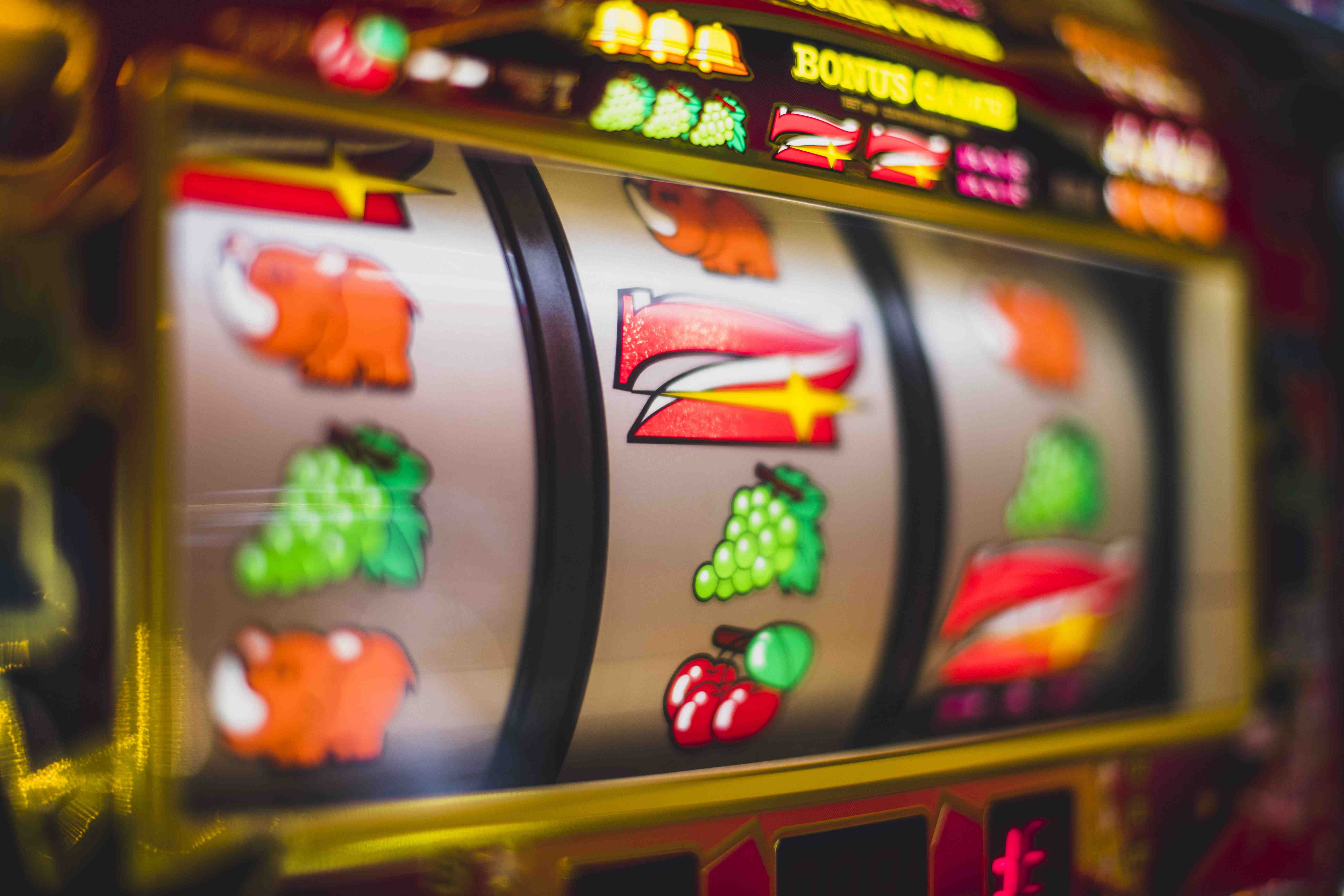 Sảnh Live Casino 7up99 với dealer thật phát trực tiếp cho người chơi Việt Nam
